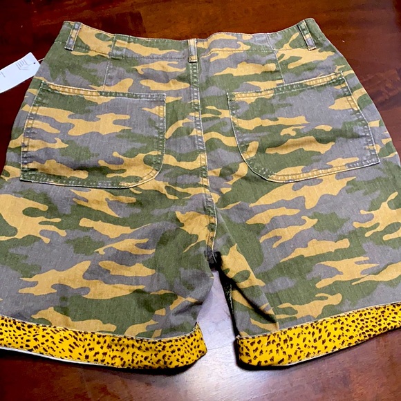 Urban Outfitters Fashion Shorts-size 8 - Picture 2 of 4